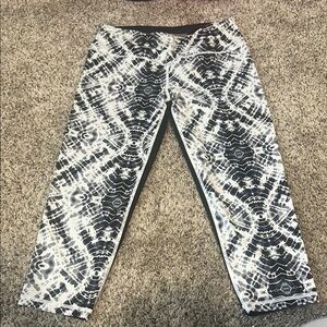 Victoria's Secret Black and White Geometric Leggings